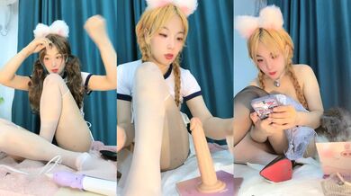 极品尤物金发美女！麻花辫外表甜美！白丝美腿看肥穴，美臀假屌骑坐套弄，穿上高跟鞋更是诱惑